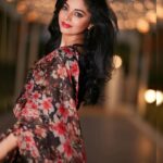 Sanam Shetty Instagram - Sending some sparkle your way✨ ✨ ✨ ✨ Saree @6yarddrape Styling @shyn_fascino Photography @adam_kae Edit @arvinthiyer MUH @sujitha_makeup_artist Drape @the_thish Venue @the_french_town #happyevening