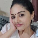 Sanam Shetty Instagram - Inga enna vela? Poi thoongunga 😴 #nightowls #bedfie #netflixtime #whatudoin #goodnight