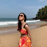 Sanaya Irani Instagram - Girls just wanna have SUN 🌞 ☀️. #summer #beachlife .