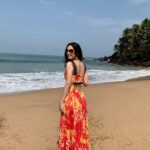 Sanaya Irani Instagram - Girls just wanna have SUN 🌞 ☀️. #summer #beachlife .