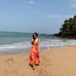 Sanaya Irani Instagram - Girls just wanna have SUN 🌞 ☀️. #summer #beachlife .