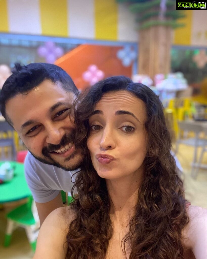 Sanaya Irani Instagram - Happy Birthday Gattu 🥳🥳. May the child in you always stay alive. May your love for food, animals, travel and people(in order of preference) grow with the years to come. This year you are not in mumbai, but here’s hoping your bday party is as fun as all the parties you throw on every festival. Your Turkish eggs are waiting for you on return. Love you @hegdeg and have a faaaab one 🥳🥳🥳.