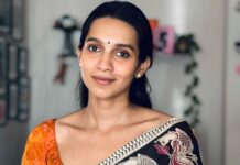 Sanchana Natarajan Instagram - Your friendly neighbourhood aunty! 🌹