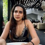Sanchana Natarajan Instagram - Cute but also hangry😇 #shehasmultiplepersonalities #allofthemarebeautiful #lookingoodfeelingood 🤓