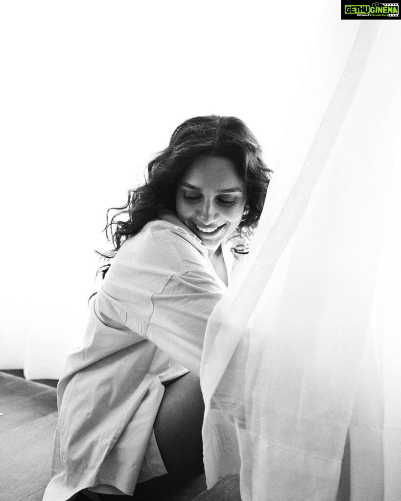Sanchana Natarajan Instagram - 🤍 Shot by- @wankhede_shreya Hair- @makeupandhairby_netra