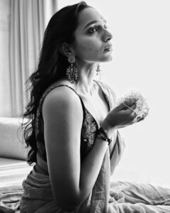 Sanchana Natarajan Instagram - உன் கண்ணே ஆயிரம் கத பேசுதே.. Shot by- @wankhede_shreya Hair- @makeupandhairby_netra