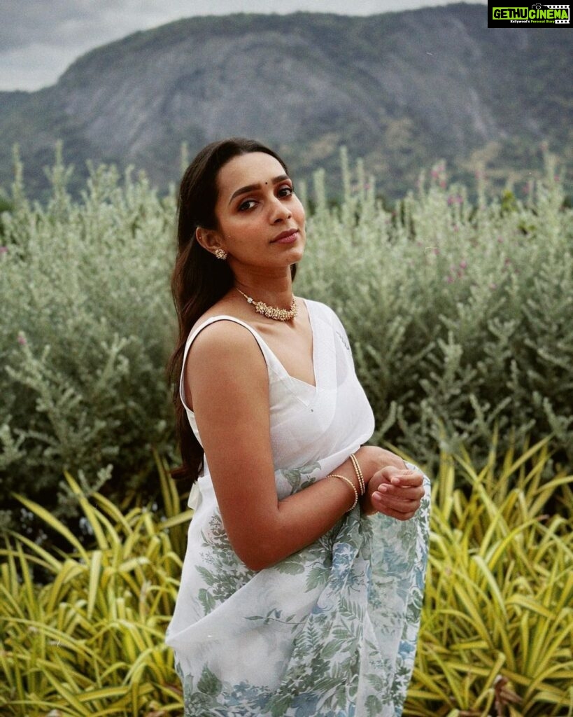 Sanchana Natarajan Instagram - மாய பூ திரள் 🌷