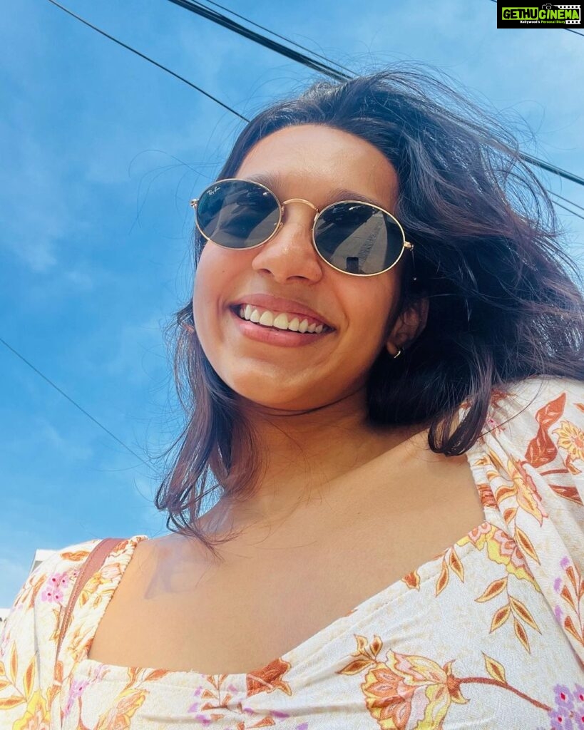Sanchana Natarajan Instagram - Me and my double chin melting in the heat like🥵