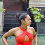 Sanchana Natarajan Instagram - Swipe to see my reaction to everyone who’s gonna make a big deal of these pictures 🤓🦭 #chummmanasanasanu #justuforbikini