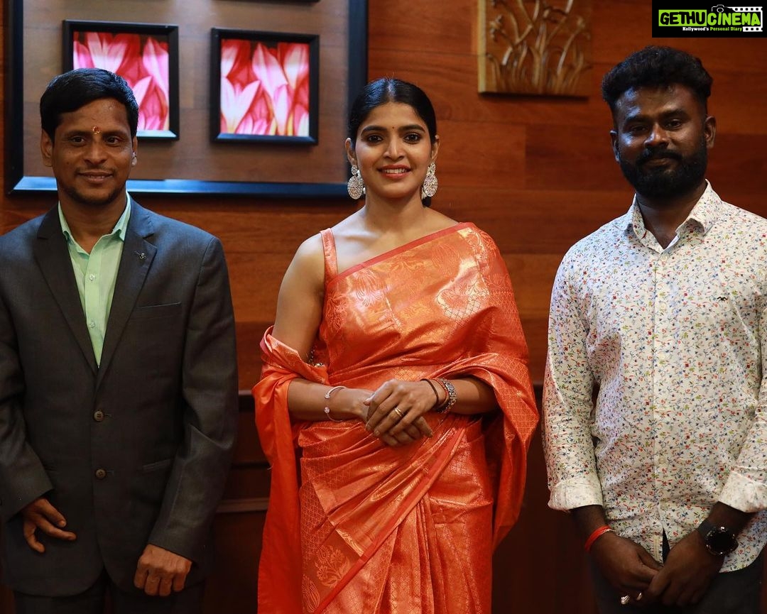 Sanchita Shetty Instagram - Congratulations to my fellow Rotary Madurai Metro Heritage awardees @sachin_siva777 - Cricket (Disabled) team captain & @badri_para_sports Badminton coach. You are true heroes overcoming all challenges to represent India at an international level in your respective sports. Thank you Rotary Club for the honor. Special thanks to present President of Madurai Rotary : @crvenk PC : @travellingsouljour 📸 Costume : @ajizz_fashion #rotary #rotaryindia #rotaryclub #rotaryinternational #rotaryawards #rotaryawareness #madurai #sachinshiva #cricket #badrinarayan #badminton #desible #team #sanchita #sanchitashetty #spreadlovepositivity ❤️