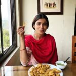 Sanchita Shetty Instagram – Eating mode 😳😆😝😍😋

#candidphotography #candid 
#eat #eathealthy #eathealthyfood #nojunkfood #respect #lovefood #sanchita #sanchitashetty #spreadlovepositivity ❤️
