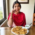 Sanchita Shetty Instagram – Eating mode 😳😆😝😍😋

#candidphotography #candid 
#eat #eathealthy #eathealthyfood #nojunkfood #respect #lovefood #sanchita #sanchitashetty #spreadlovepositivity ❤️