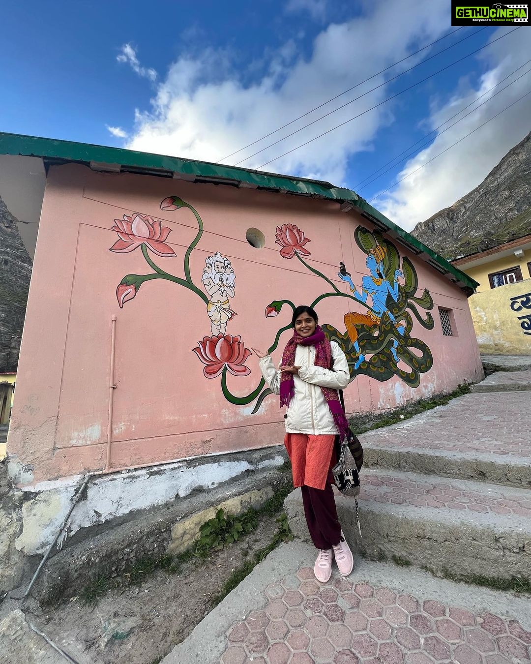 Sanchita Shetty Instagram - Devabhumi My dream come true! The most Divine trip ever in my whole Life. π Exactly a month ago visited all these divine places. In the sun, rain & freezing cold & snow I kept hiking & climbing, donβt even know how much I trekked every single day, stayed in tents -5 degrees & heavy rains Every step was divine experience π Whoever visit Devabhumi will feel every breath & you will remember that God is within youπ Thankful & grateful to God Gurus for the wonderful opportunity & life time humbling experience π Feeling Blessed π β my life time the miracle Char dham yatra 2022 β Heartfelt gratitude to everyone whoever Helped & supported my journeys : Family,relatives, friends,well-wishers travel agent & drivers & all Priests and guidesππ Here we go #badrinath #badrinathtemple #kedharnath #kedarnathtemple #yamunotri #yamunotritemple #gangotri #gangotritemple #trekking #trek #trekkingindia #uttarakhand #adishankaracharya #devabhumi #chardhamyatra #chardhamyatra2022 #himalayas #himalaya #kriyayogameditation #solotravel #solotrip #sanchita #sanchitashetty #love #onlypositivevibes #divine #divineexperience #nofilter #nomakeup #spreadlovepositivity β€οΈ