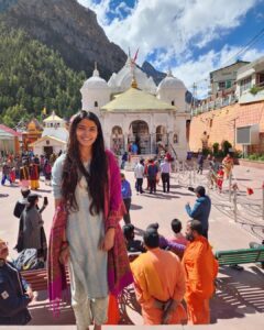Sanchita Shetty Instagram - Devabhumi My dream come true! The most Divine trip ever in my whole Life. 🙏 Exactly a month ago visited all these divine places. In the sun, rain & freezing cold & snow I kept hiking & climbing, don’t even know how much I trekked every single day, stayed in tents -5 degrees & heavy rains Every step was divine experience 🙏 Whoever visit Devabhumi will feel every breath & you will remember that God is within you🙏 Thankful & grateful to God Gurus for the wonderful opportunity & life time humbling experience 🙏 Feeling Blessed 🙏 “ my life time the miracle Char dham yatra 2022 “ Heartfelt gratitude to everyone whoever Helped & supported my journeys : Family,relatives, friends,well-wishers travel agent & drivers & all Priests and guides🙏🙏 Here we go #badrinath #badrinathtemple #kedharnath #kedarnathtemple #yamunotri #yamunotritemple #gangotri #gangotritemple #trekking #trek #trekkingindia #uttarakhand #adishankaracharya #devabhumi #chardhamyatra #chardhamyatra2022 #himalayas #himalaya #kriyayogameditation #solotravel #solotrip #sanchita #sanchitashetty #love #onlypositivevibes #divine #divineexperience #nofilter #nomakeup #spreadlovepositivity ❤️