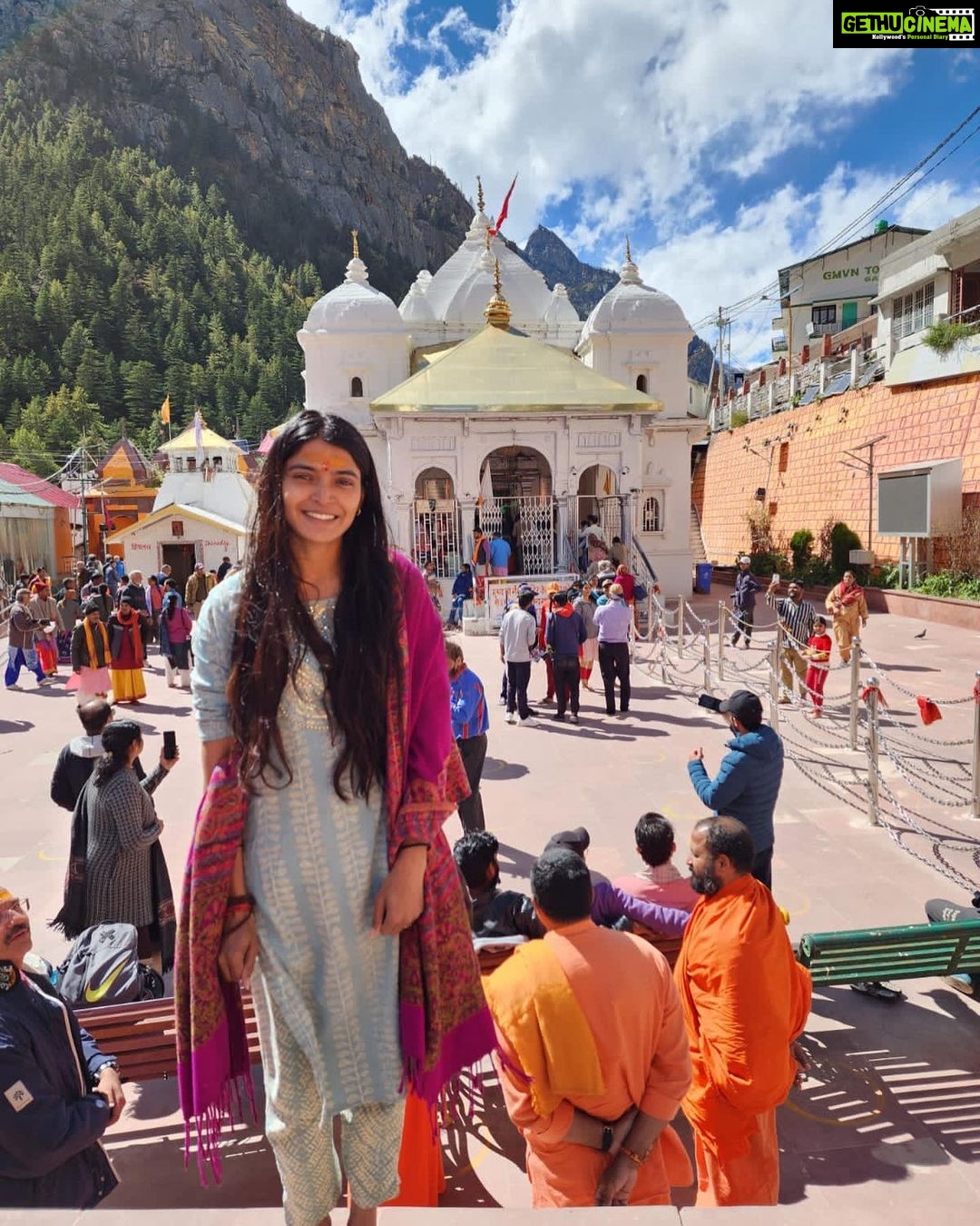 Sanchita Shetty Instagram - Devabhumi My dream come true! The most Divine trip ever in my whole Life. π Exactly a month ago visited all these divine places. In the sun, rain & freezing cold & snow I kept hiking & climbing, donβt even know how much I trekked every single day, stayed in tents -5 degrees & heavy rains Every step was divine experience π Whoever visit Devabhumi will feel every breath & you will remember that God is within youπ Thankful & grateful to God Gurus for the wonderful opportunity & life time humbling experience π Feeling Blessed π β my life time the miracle Char dham yatra 2022 β Heartfelt gratitude to everyone whoever Helped & supported my journeys : Family,relatives, friends,well-wishers travel agent & drivers & all Priests and guidesππ Here we go #badrinath #badrinathtemple #kedharnath #kedarnathtemple #yamunotri #yamunotritemple #gangotri #gangotritemple #trekking #trek #trekkingindia #uttarakhand #adishankaracharya #devabhumi #chardhamyatra #chardhamyatra2022 #himalayas #himalaya #kriyayogameditation #solotravel #solotrip #sanchita #sanchitashetty #love #onlypositivevibes #divine #divineexperience #nofilter #nomakeup #spreadlovepositivity β€οΈ