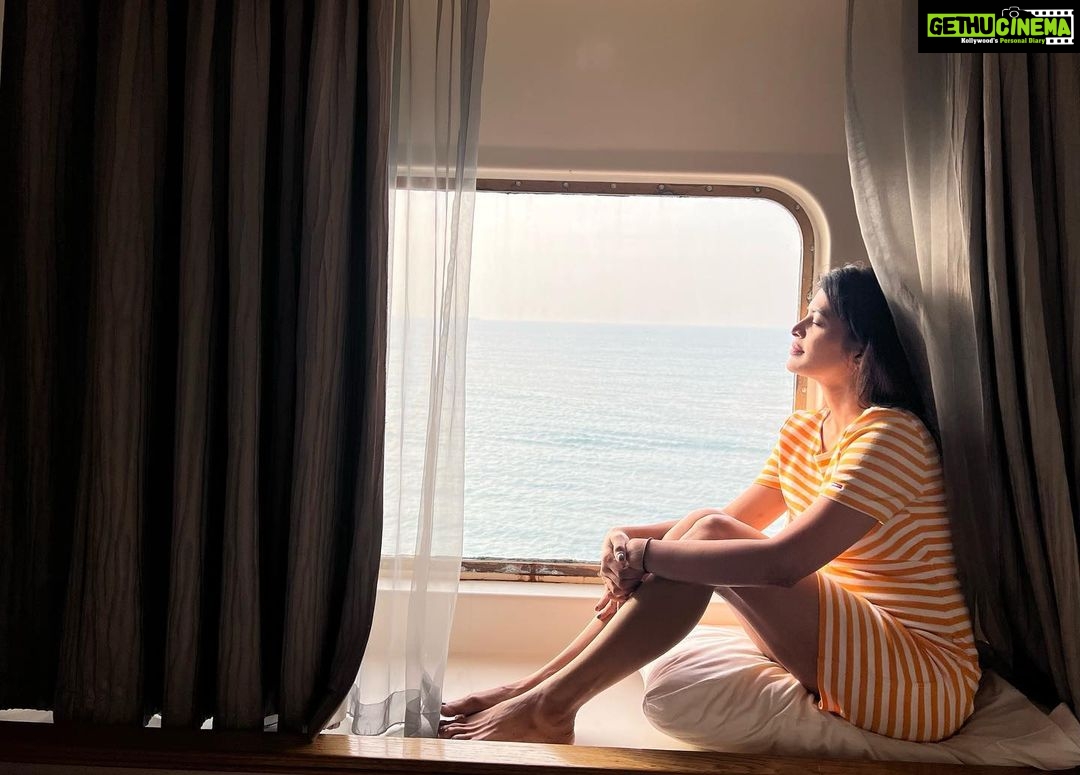 Sanchita Shetty Instagram - When imagination stops, realisation begins.! PC : aunt Chitra 🥰 Place : #cordilacruises #nofilter #nomakeup #iphone13 #iponephotography #cruise #cruiseship #cruislife #sea #sealife #mothernature #sanchita #sanchitashetty #spreadlovepositivity ❤️