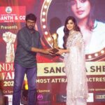 Sanchita Shetty Instagram - Awards are always special Respect & Love ❤️ * Most Attractive actress of the year * Event : @indian_media_works @zerogravityphotography Makeup & Hair @makeup_by_jayanthi #sanchita #sanchitashetty #spreadlovepositivity ❤️