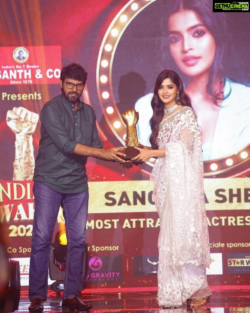 Sanchita Shetty Instagram - Awards are always special Respect & Love ❤️ * Most Attractive actress of the year * Event : @indian_media_works @zerogravityphotography Makeup & Hair @makeup_by_jayanthi #sanchita #sanchitashetty #spreadlovepositivity ❤️