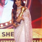 Sanchita Shetty Instagram - Awards are always special Respect & Love ❤️ * Most Attractive actress of the year * Event : @indian_media_works @zerogravityphotography Makeup & Hair @makeup_by_jayanthi #sanchita #sanchitashetty #spreadlovepositivity ❤️