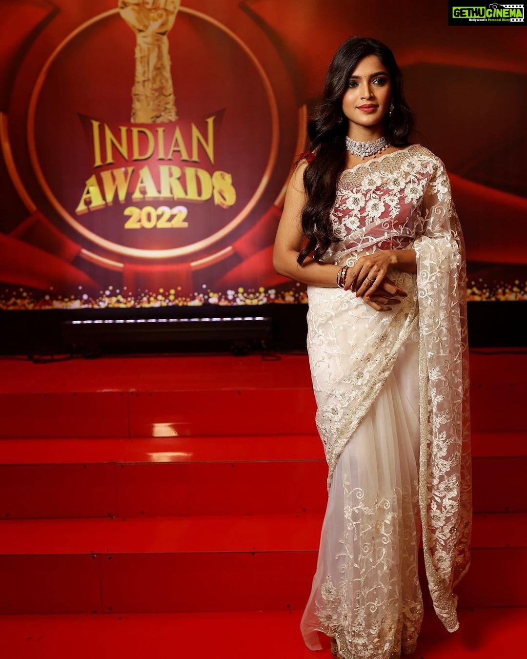 Sanchita Shetty Instagram - Awards are always special Respect & Love ❤️ * Most Attractive actress of the year * Event : @indian_media_works @zerogravityphotography Makeup & Hair @makeup_by_jayanthi #sanchita #sanchitashetty #spreadlovepositivity ❤️