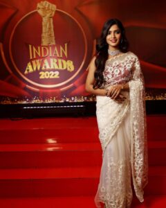 Sanchita Shetty Instagram - Awards are always special Respect & Love ❤️ * Most Attractive actress of the year * Event : @indian_media_works @zerogravityphotography Makeup & Hair @makeup_by_jayanthi #sanchita #sanchitashetty #spreadlovepositivity ❤️