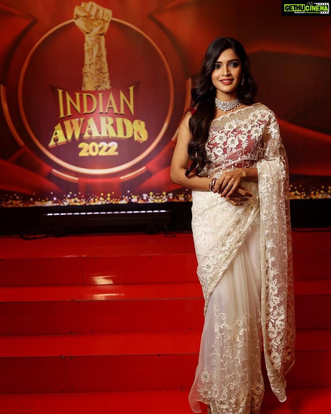 Sanchita Shetty Instagram - Awards are always special Respect & Love ❤️ * Most Attractive actress of the year * Event : @indian_media_works @zerogravityphotography Makeup & Hair @makeup_by_jayanthi #sanchita #sanchitashetty #spreadlovepositivity ❤️