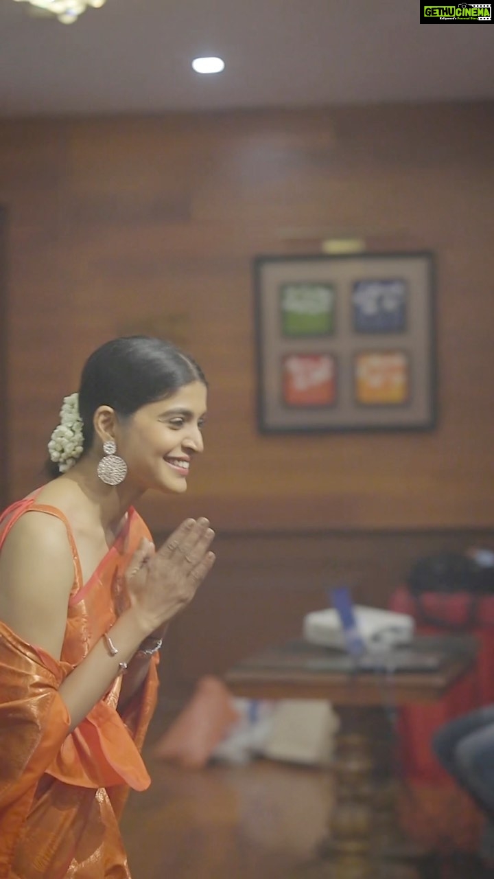 Sanchita Shetty Instagram - Thanks to Madurai Metro Heritage Rotary for presenting “Dazzling Diva” ❤️Truly honored 🙏🙏 Special thanks to present President of Madurai Rotary : @crvenk PC : @travellingsouljour 📸 Costume : @ajizz_fashion #rotary #rotaryindia #rotaryclub #rotaryinternational #rotaryawards #rotaryawareness #madurai #sachinshiva #cricket #badrinarayan #badminton #desible #team #sanchita #sanchitashetty #spreadlovepositivity ❤️