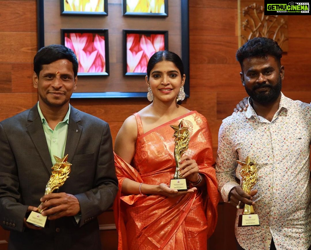 Sanchita Shetty Instagram - Congratulations to my fellow Rotary Madurai Metro Heritage awardees @sachin_siva777 - Cricket (Disabled) team captain & @badri_para_sports Badminton coach. You are true heroes overcoming all challenges to represent India at an international level in your respective sports. Thank you Rotary Club for the honor. Special thanks to present President of Madurai Rotary : @crvenk PC : @travellingsouljour 📸 Costume : @ajizz_fashion #rotary #rotaryindia #rotaryclub #rotaryinternational #rotaryawards #rotaryawareness #madurai #sachinshiva #cricket #badrinarayan #badminton #desible #team #sanchita #sanchitashetty #spreadlovepositivity ❤️
