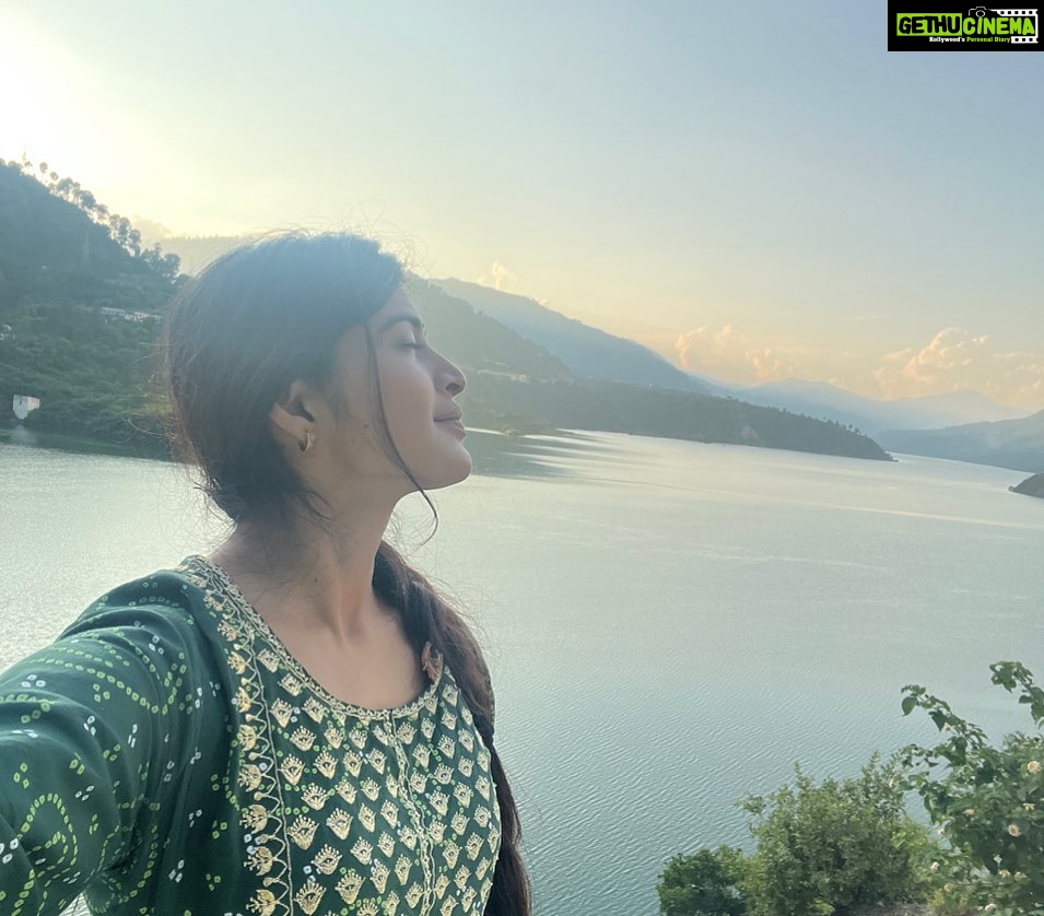 Sanchita Shetty Instagram - Welcoming November 🌷 With only Love & positivity ❤️ #nofilter #nomakeup #nature #naturelovers #naturephotography #positivevibes #sanchita #sanchitashetty #spreadlovepositivity ❤️