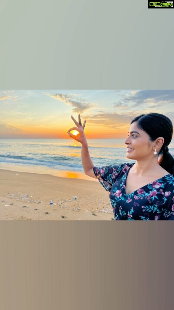 Sanchita Shetty Instagram - Faith Hope Believe Trust Love yourself ❤️ Loction : Chennai VGP #sunrise #faith #hope #believe #trust #loveyourself #nofilter #sanchita #sanchitashetty #spreadlovepositivity ❤️