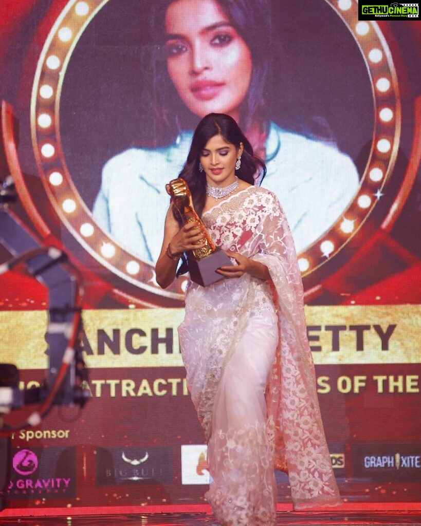 Sanchita Shetty Instagram - Awards are always special Respect & Love ❤️ * Most Attractive actress of the year * Event : @indian_media_works @zerogravityphotography Makeup & Hair @makeup_by_jayanthi #sanchita #sanchitashetty #spreadlovepositivity ❤️