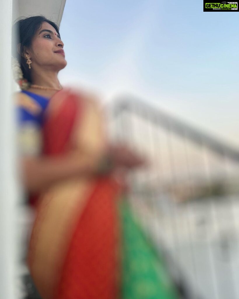 Sanchita Shetty Instagram - Saree love ❤️💚💙 No filter 🤍 The IPhone clicks ❤️‍🔥 #saree #sareelove #sareelover #candid #nofilter #nofilterneeded #eveninglight #sunset #sunsetlover #sunsetphotography #peace #joy #love #sanchita #sanchitashetty #spreadlovepositivity ❤️