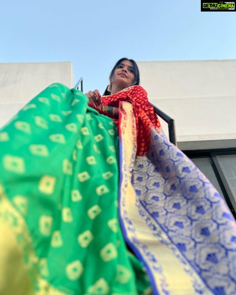 Sanchita Shetty Instagram - Saree love ❤💚💙 No filter 🤍 The IPhone clicks ❤‍🔥 #saree #sareelove #sareelover #candid #nofilter #nofilterneeded #eveninglight #sunset #sunsetlover #sunsetphotography #peace #joy #love #sanchita #sanchitashetty #spreadlovepositivity ❤