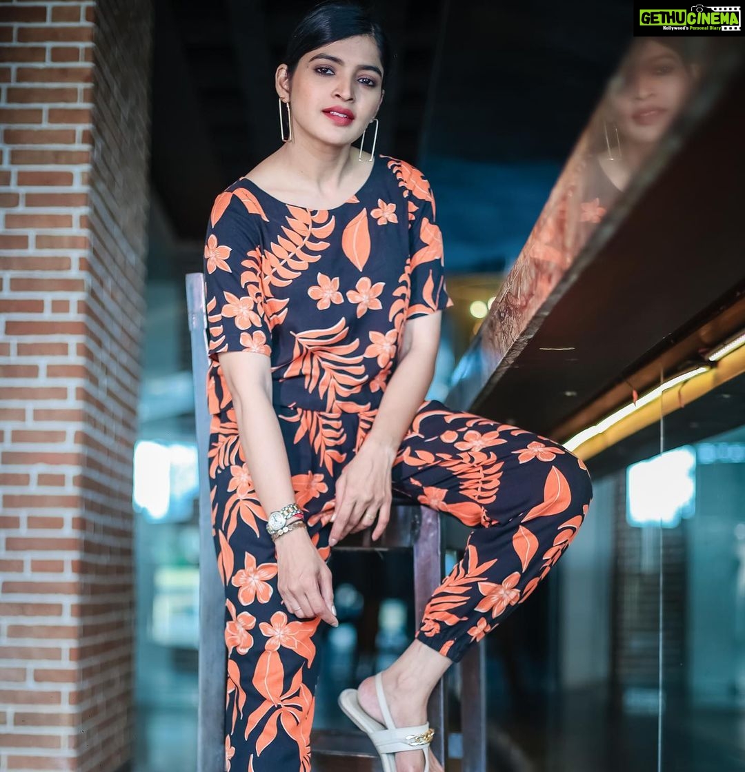 Sanchita Shetty Instagram - 🧡 PC : @aaronprince_photography Cloths : @shringaarclothing Loction : @hyattregencychennai #summer #summervibes #summeroutfit #summertime #summerstyle #motivational #acceptance #selflove #love #sanchita #sanchitashetty #spreadlovepositivity ❤️