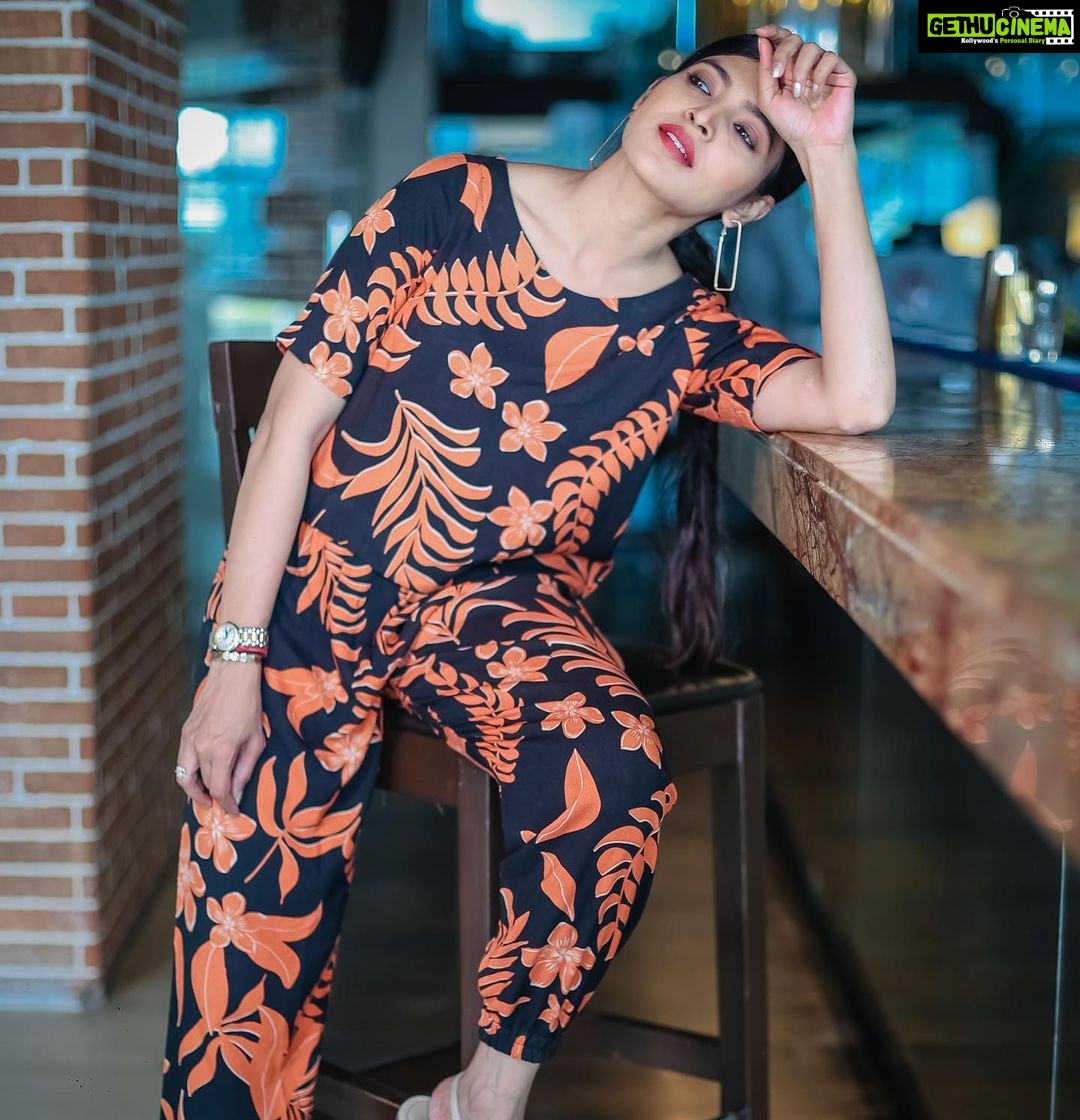 Sanchita Shetty Instagram - 🧡 PC : @aaronprince_photography Cloths : @shringaarclothing Loction : @hyattregencychennai #summer #summervibes #summeroutfit #summertime #summerstyle #motivational #acceptance #selflove #love #sanchita #sanchitashetty #spreadlovepositivity ❤️