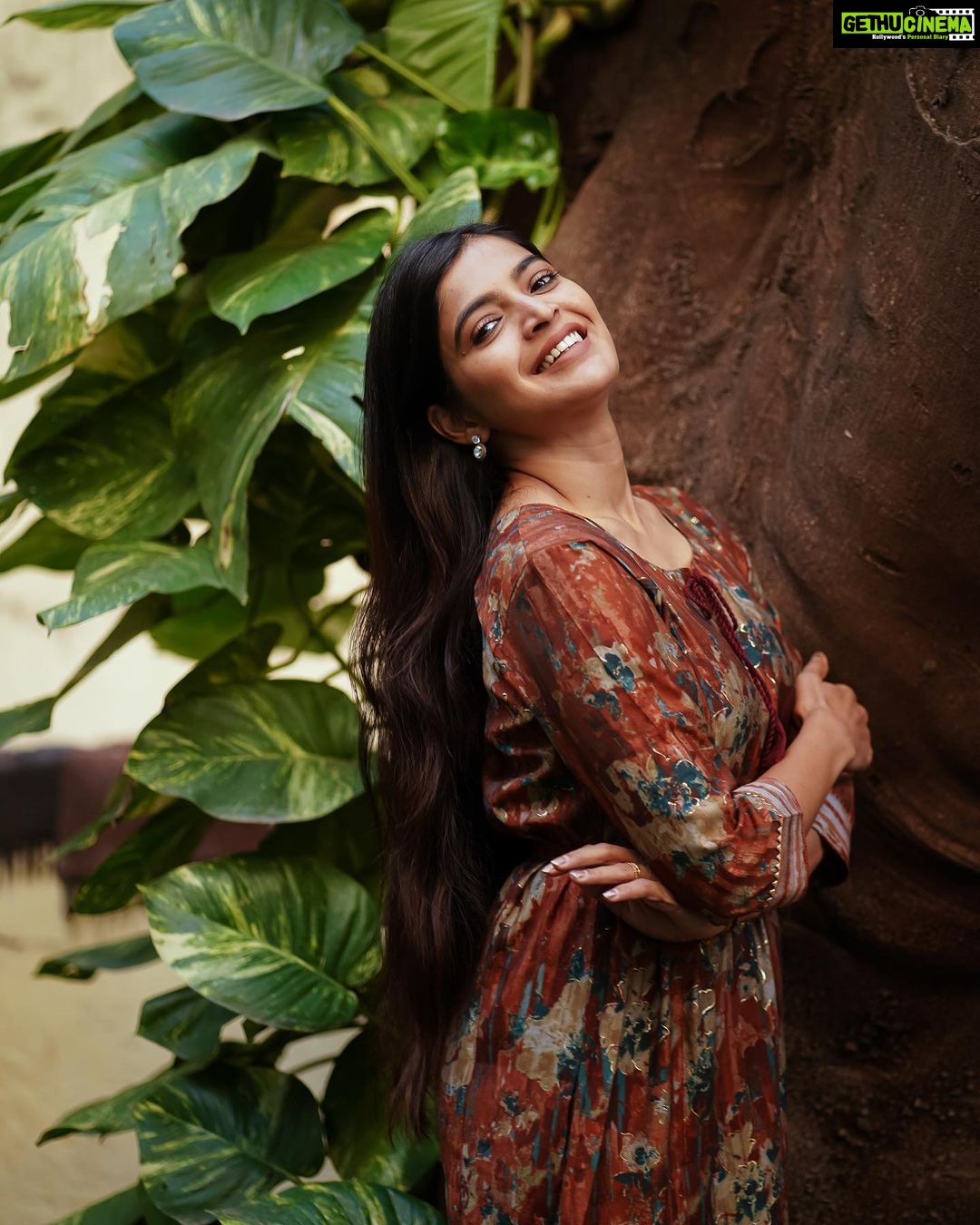 Sanchita Shetty Instagram - Peace is the beauty of life ❤️ Photography : @udaymallipudi edits : @travellingsouljour Cloths : @roovy_annanagar @grasp_clothings Makeup Hair : @isanchitaa #peace #joy #love #sanchita #sanchitashetty #spreadlovepositivity ❤️
