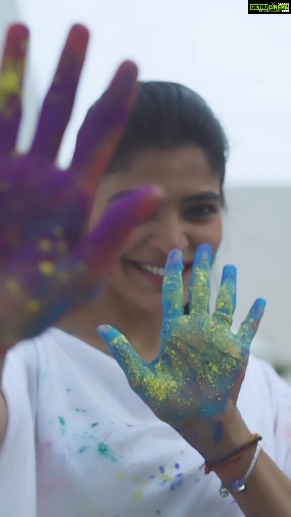 Sanchita Shetty Instagram - Keep smiling ❤️ #PC : @travellingsouljour #Costume : @emouvante_fashion #throughback #holidays #holi #colours #colourful #colourfullife #motivation #strong #success #peace #joy #love #sanchita #sanchitashetty #spreadlovepositivity ❤️