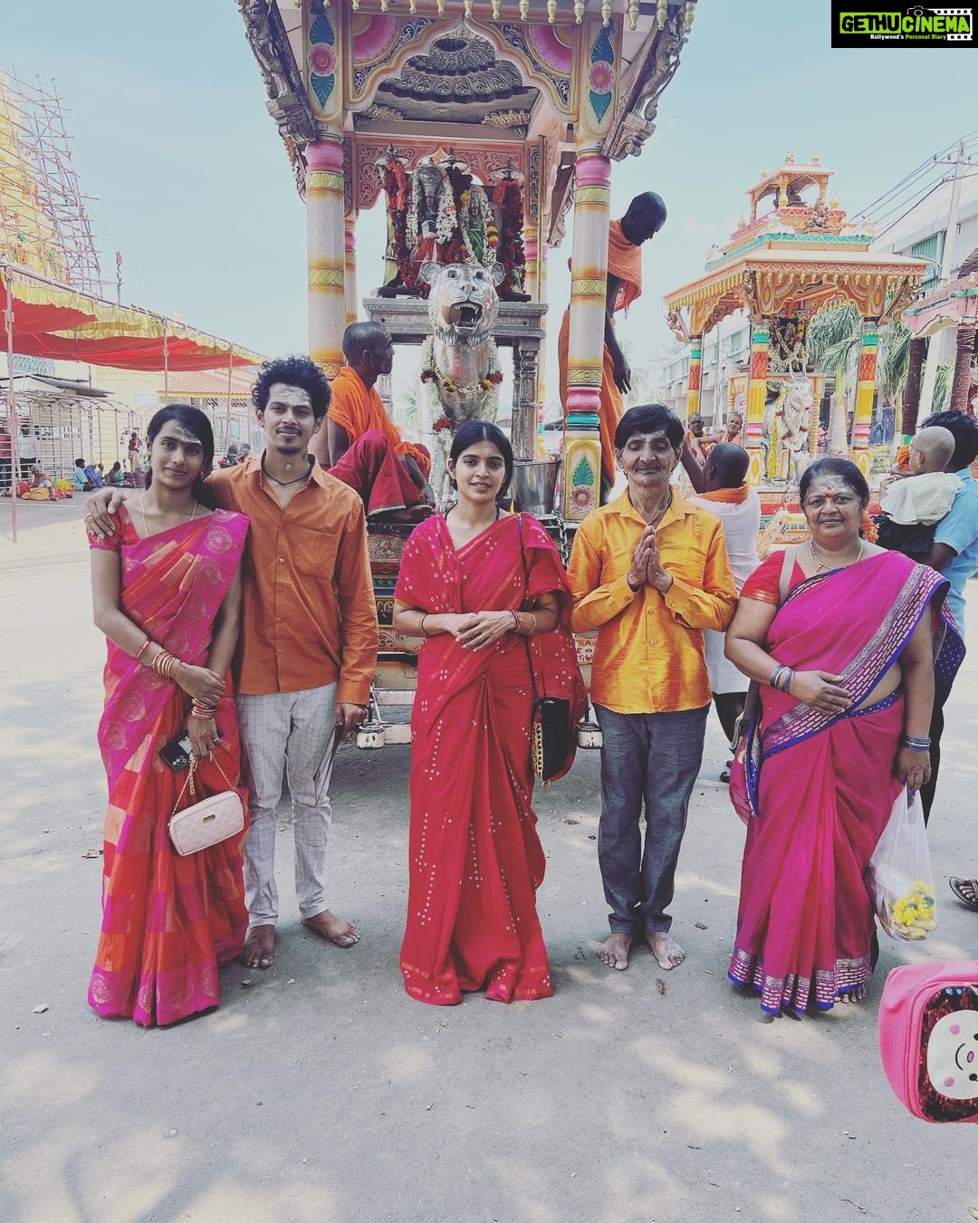 Sanchita Shetty Instagram - Grateful to my ancestors for praying and receiving blessings of Male Mahadeshwara. He is my Kula Devatha from before I was born and have grown up visiting MM hills revering him and praying to Mahadeshwara Swami 🙏 Now I am so blessed to witness his 108 feet statue that radiates loving energy healing the body and mind. I invite you to visit MM hills on the Karnataka-Tamil Nadu border and experience it for yourself. Heartfelt thanks to the Mahadeshwara temple team of Nagesh, Soma & Mallikarju Sir for the special darshan and taking care of me & my family. We are grateful for your kind gesture🙏 May you also visit MM hills and be spiritually uplifted. Family : @amarrshetty @omkar_cutipie @poojaamarr_official #malemadeswaratemple #mmhills #lordshiva #shiva #omnamahshivaya #spiritual #spirituality #spiritualgrowth #spiritualjourney #heal #spiritualhealing #devotion #transformation #motivational #sanchita #sanchitashetty #spreadlovepositivity ❤️