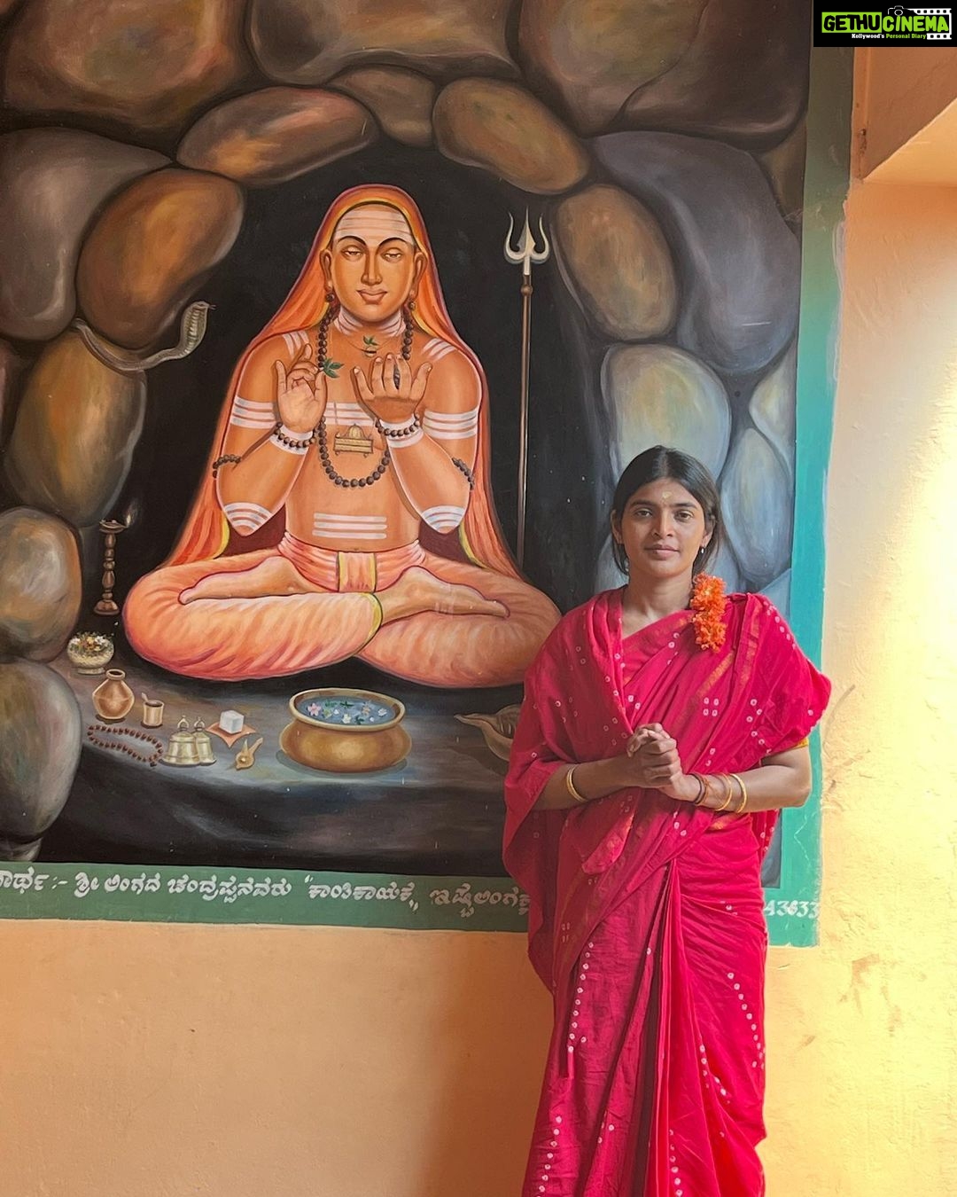 Sanchita Shetty Instagram - Grateful to my ancestors for praying and receiving blessings of Male Mahadeshwara. He is my Kula Devatha from before I was born and have grown up visiting MM hills revering him and praying to Mahadeshwara Swami 🙏 Now I am so blessed to witness his 108 feet statue that radiates loving energy healing the body and mind. I invite you to visit MM hills on the Karnataka-Tamil Nadu border and experience it for yourself. Heartfelt thanks to the Mahadeshwara temple team of Nagesh, Soma & Mallikarju Sir for the special darshan and taking care of me & my family. We are grateful for your kind gesture🙏 May you also visit MM hills and be spiritually uplifted. Family : @amarrshetty @omkar_cutipie @poojaamarr_official #malemadeswaratemple #mmhills #lordshiva #shiva #omnamahshivaya #spiritual #spirituality #spiritualgrowth #spiritualjourney #heal #spiritualhealing #devotion #transformation #motivational #sanchita #sanchitashetty #spreadlovepositivity ❤️