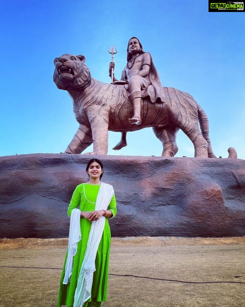 Sanchita Shetty Instagram - Grateful to my ancestors for praying and receiving blessings of Male Mahadeshwara. He is my Kula Devatha from before I was born and have grown up visiting MM hills revering him and praying to Mahadeshwara Swami 🙏 Now I am so blessed to witness his 108 feet statue that radiates loving energy healing the body and mind. I invite you to visit MM hills on the Karnataka-Tamil Nadu border and experience it for yourself. Heartfelt thanks to the Mahadeshwara temple team of Nagesh, Soma & Mallikarju Sir for the special darshan and taking care of me & my family. We are grateful for your kind gesture🙏 May you also visit MM hills and be spiritually uplifted. Family : @amarrshetty @omkar_cutipie @poojaamarr_official #malemadeswaratemple #mmhills #lordshiva #shiva #omnamahshivaya #spiritual #spirituality #spiritualgrowth #spiritualjourney #heal #spiritualhealing #devotion #transformation #motivational #sanchita #sanchitashetty #spreadlovepositivity ❤️