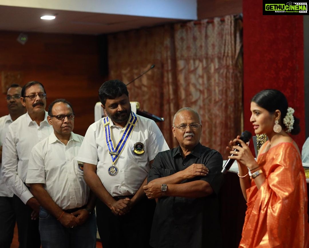 Sanchita Shetty Instagram - Congratulations to my fellow Rotary Madurai Metro Heritage awardees @sachin_siva777 - Cricket (Disabled) team captain & @badri_para_sports Badminton coach. You are true heroes overcoming all challenges to represent India at an international level in your respective sports. Thank you Rotary Club for the honor. Special thanks to present President of Madurai Rotary : @crvenk PC : @travellingsouljour 📸 Costume : @ajizz_fashion #rotary #rotaryindia #rotaryclub #rotaryinternational #rotaryawards #rotaryawareness #madurai #sachinshiva #cricket #badrinarayan #badminton #desible #team #sanchita #sanchitashetty #spreadlovepositivity ❤️