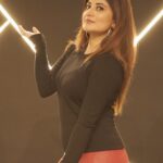 Sandipta Sen Instagram – ❤️🖤🖤❤️
🎥@myself_suvam
Location: @rhythaim_thedancelab
@avyaan_roy
#trending #trendingsong #trendingreels #instareels #feelkaroreelkaro #feelitreelit #transitionreels