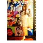 Sandipta Sen Instagram - Svf Brands turns 4 !! Congratulations @svfbrands 🎈🎉 @iammony @myslfjoy @_subhamdasgupta 👗@neelsaha_styled_by_blue❤️ Hair: @pritha_dutta_official❤️ 📸@sourav3934 #retronight #bollywoodretro M Bar Kitchen & Cocktails