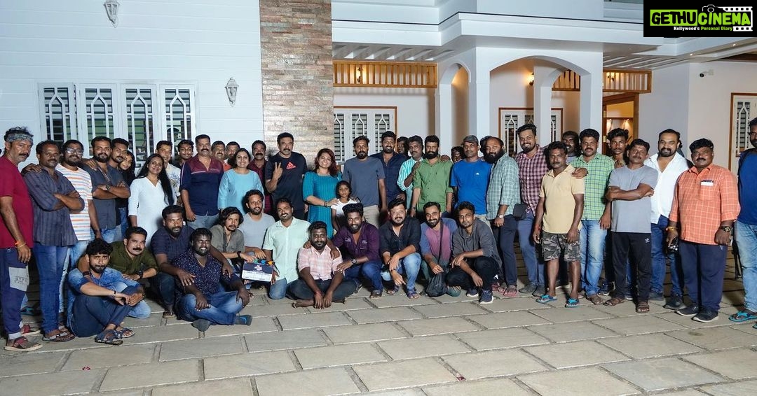 Sandra Thomas Instagram - What a lovely crew to work with… #crewlikefamily #STP #NNR #thankyou #gratitude #blessed #alwaysgreatful #happydays