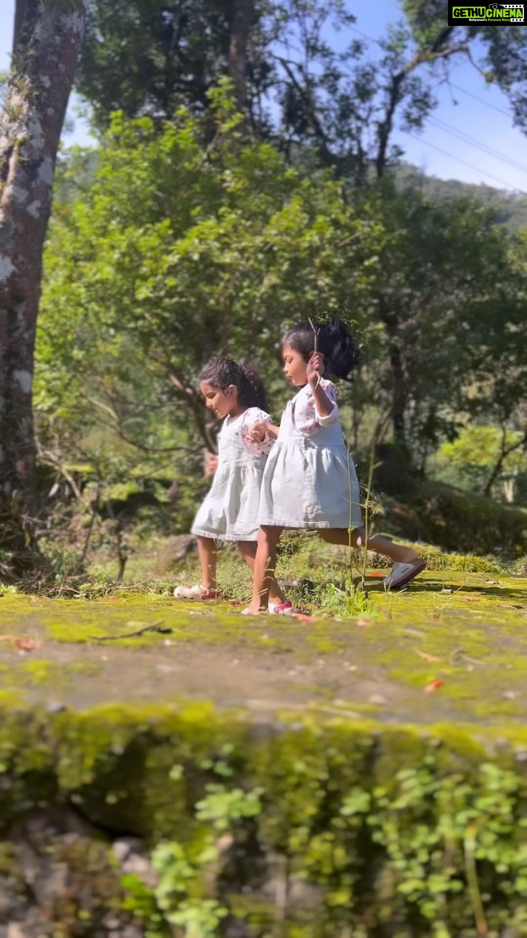 Sandra Thomas Instagram - Nothing can be more beautiful than this ❤️ #sister #love #brother #family #sisters #sisterlove #siblings #sis #instagood #happy #instagram #brothers #bro #photooftheday #cute #photography #beautiful #sisterhood #like #friends #brothersisterlove #smile #life #mom #follow #familytime #mother #fun #thankakolusu #supernaturalfamily Cloudkamp
