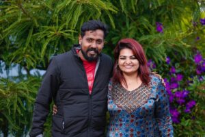 Sandra Thomas Instagram - 'നല്ല നിലാവുള്ള രാത്രി' Starts rolling . പത്തു വർഷങ്ങൾക്കു മുൻപ്‌ ഇതുപോലൊരു കൂട്ടുകെട്ടിൽനിന്നും ഉണ്ടായതാണ് എന്റെ ആദ്യ സിനിമയായ ഫ്രൈഡേ. പത്തു വർഷങ്ങൾക്കിപ്പുറം എല്ലാം ഒന്നില്നിന്നും തുടങ്ങുന്നു . കൂടെ ഉണ്ടാവണം 🙏

Outfit : @klumbyprajinajaanaki 
Kids outfit : @imdizayny 

#sandrathomasproductions #newmovie #film #movies #cinema #love #mollywood #massaction #fan #trending #opportunity #newfilm #netflix #moviereview #newmovies #newcomers #actor #comingsoon #drama #debutants #download #newrelease #filmbaru #ji #india #comedy #thrillermovie #firstproduction #cinemacompany #supernaturalfamily