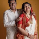 Sandra Thomas Instagram - Happy Anniversary to us ❤️ 📷: @pournami_mukesh_photography Styling : @joe_elize_joy Curator: @nivethithasanjay Assistant: @sanliya_sabu Studio : @maxxocreative Makeup : @zara___makeover #weddinganniversary #togetger #weareone #couple #happy #family #madeforeachother #forever #love #bonding #us #supernaturalfamily #thankakolusu