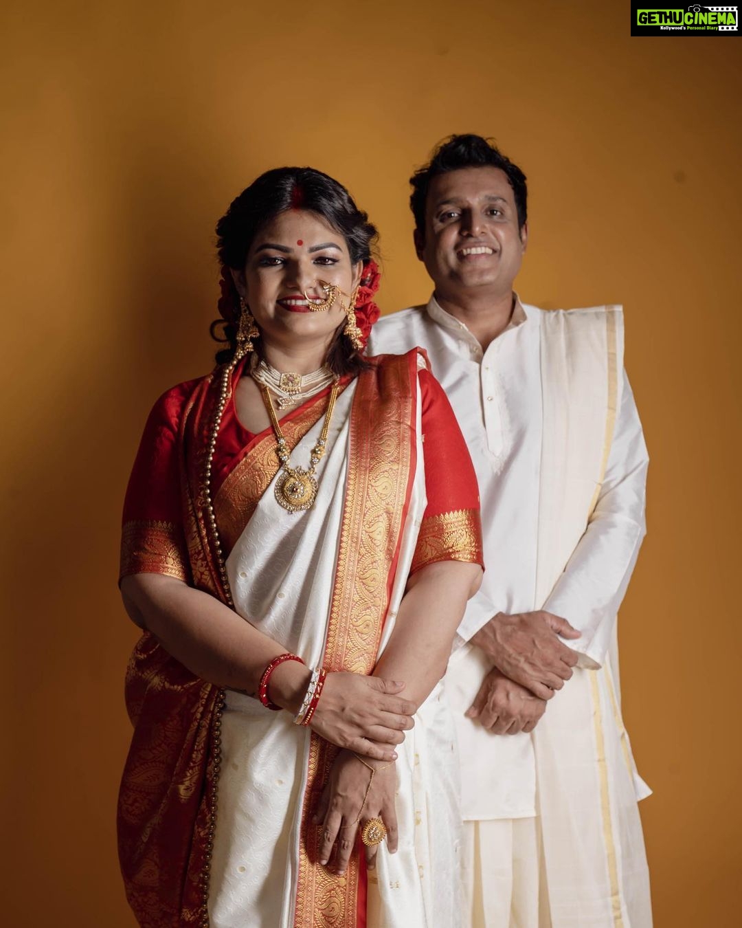 Sandra Thomas Instagram - Happy Anniversary to us ❤️ 📷: @pournami_mukesh_photography Styling : @joe_elize_joy Curator: @nivethithasanjay Assistant: @sanliya_sabu Studio : @maxxocreative Makeup : @zara___makeover #weddinganniversary #togetger #weareone #couple #happy #family #madeforeachother #forever #love #bonding #us #supernaturalfamily #thankakolusu