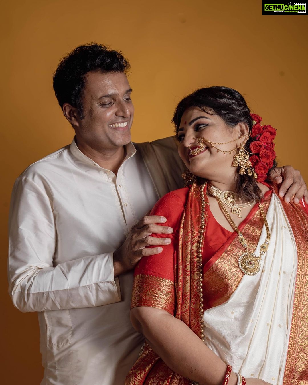 Sandra Thomas Instagram - Happy Anniversary to us ❤️ 📷: @pournami_mukesh_photography Styling : @joe_elize_joy Curator: @nivethithasanjay Assistant: @sanliya_sabu Studio : @maxxocreative Makeup : @zara___makeover #weddinganniversary #togetger #weareone #couple #happy #family #madeforeachother #forever #love #bonding #us #supernaturalfamily #thankakolusu