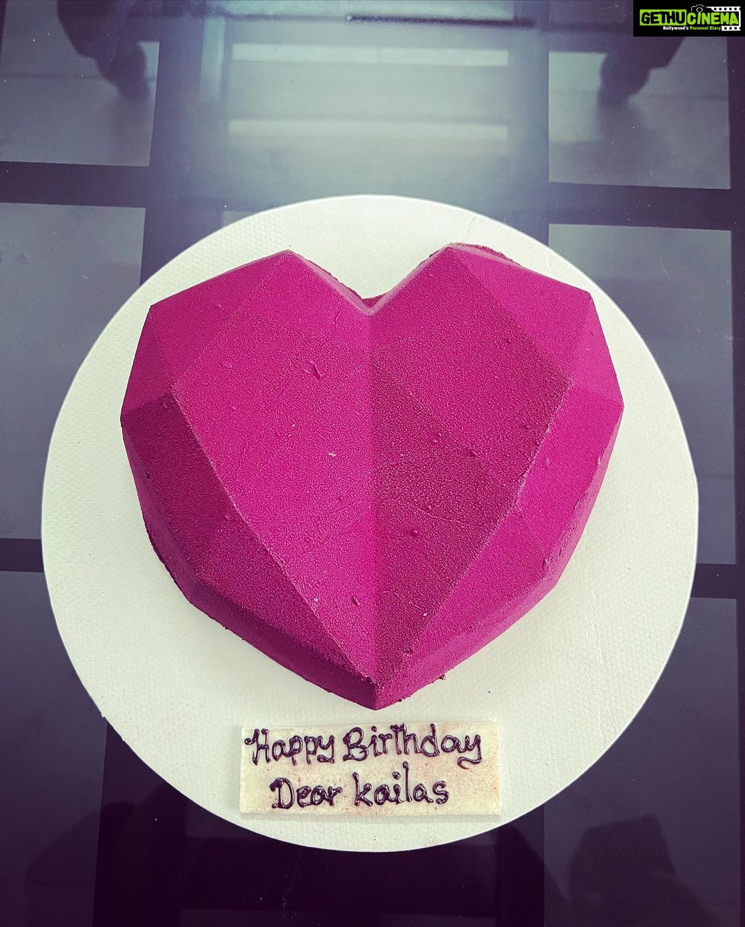 Sandra Thomas Instagram - A million wishes on ur special day @kailasmenon2000 #happybirthday #birthday #love #happy #cake #party #birthdaycake #birthdaygirl #instagood #os #instagram #family #like #photography #birthdayboy #photooftheday #birthdayparty #friends #follow #celebration #thbirthday #balloons #cumplea #beautiful #music #art #hbd #s #bday #celebrate